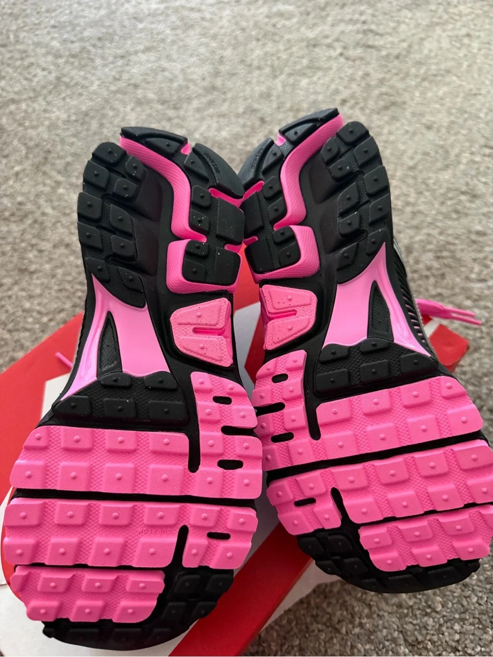 Nike Zoom Vomero 5 Pink Spell Black Sneakers Women's Size 5 NEW